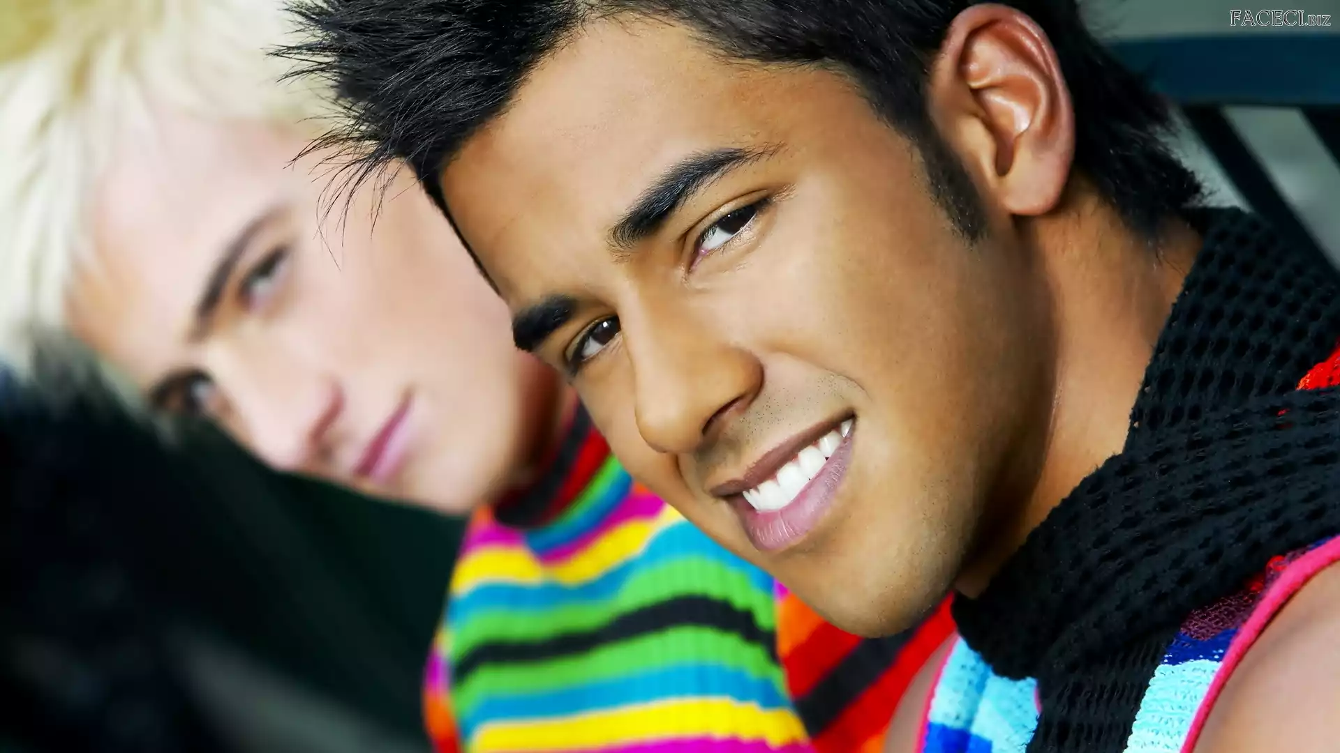 Szalik, Przystojniak, Uśmiech